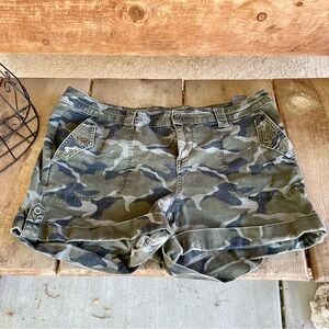 GUC ~ Torrid camouflage shorts size 20